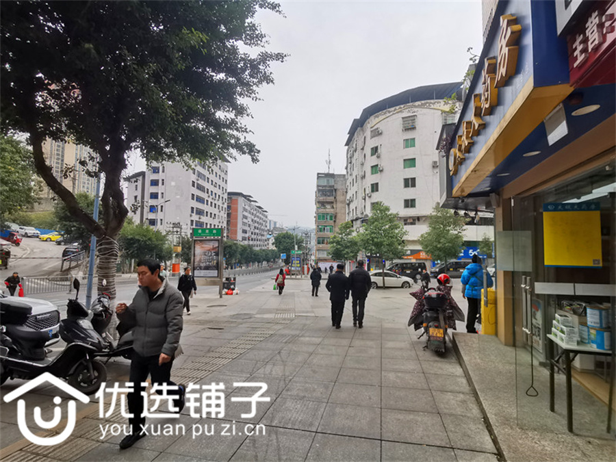 北外凤翎关公交站旁边40平餐饮店转让