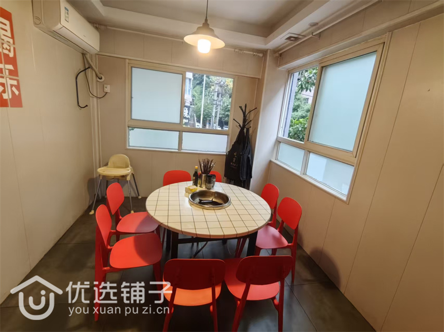 南外民乐街100平转角餐馆转让(二楼合计200)